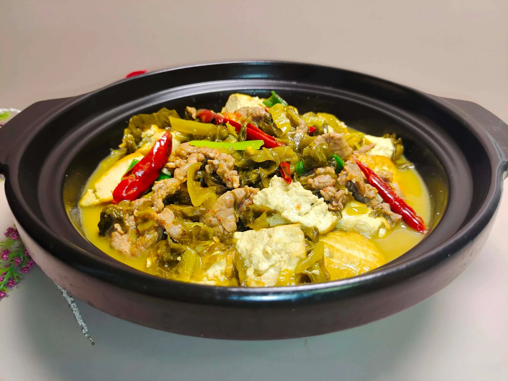 Món ăn này rất dễ nấu, có đủ rau, thịt và đậu, hương vị chua ngọt đậm đà, nghĩ thôi đã thấy thèm! - Hình 9