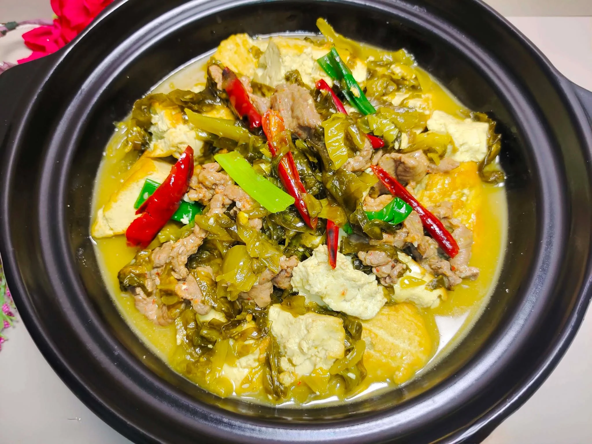 Món ăn này rất dễ nấu, có đủ rau, thịt và đậu, hương vị chua ngọt đậm đà, nghĩ thôi đã thấy thèm! - Hình 10