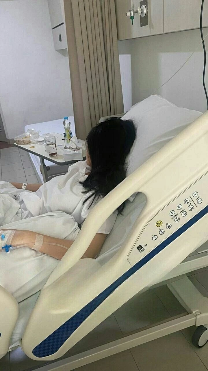 Thấy vợ cũ nằm viện, tôi dúi vào tay cô ấy 20 triệu, không ngờ bị nói 1 câu chát chúa làm tôi ê mặt - Hình 1