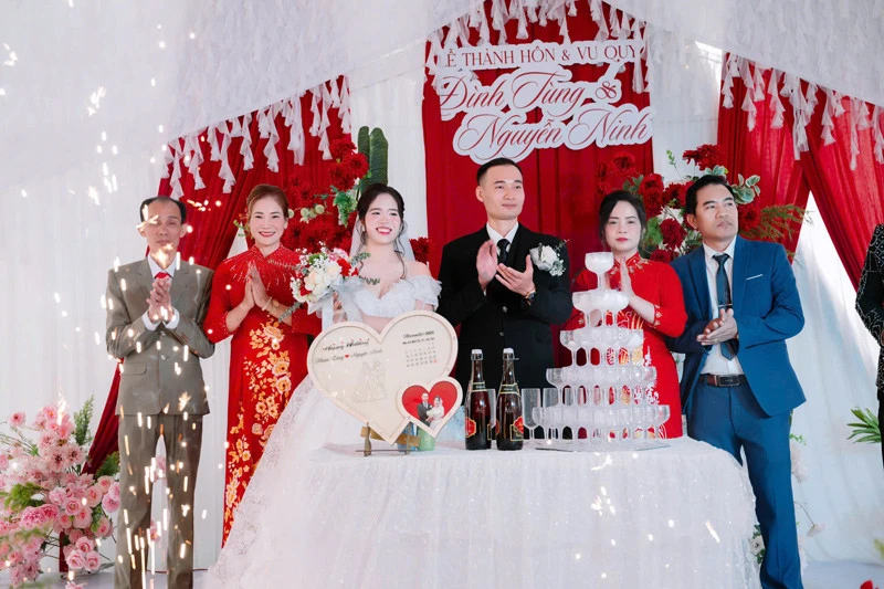 Cô gái Hải Phòng được cả xóm mai mối, lấy chồng nhà đối diện cách 17 bước chân - Hình 5