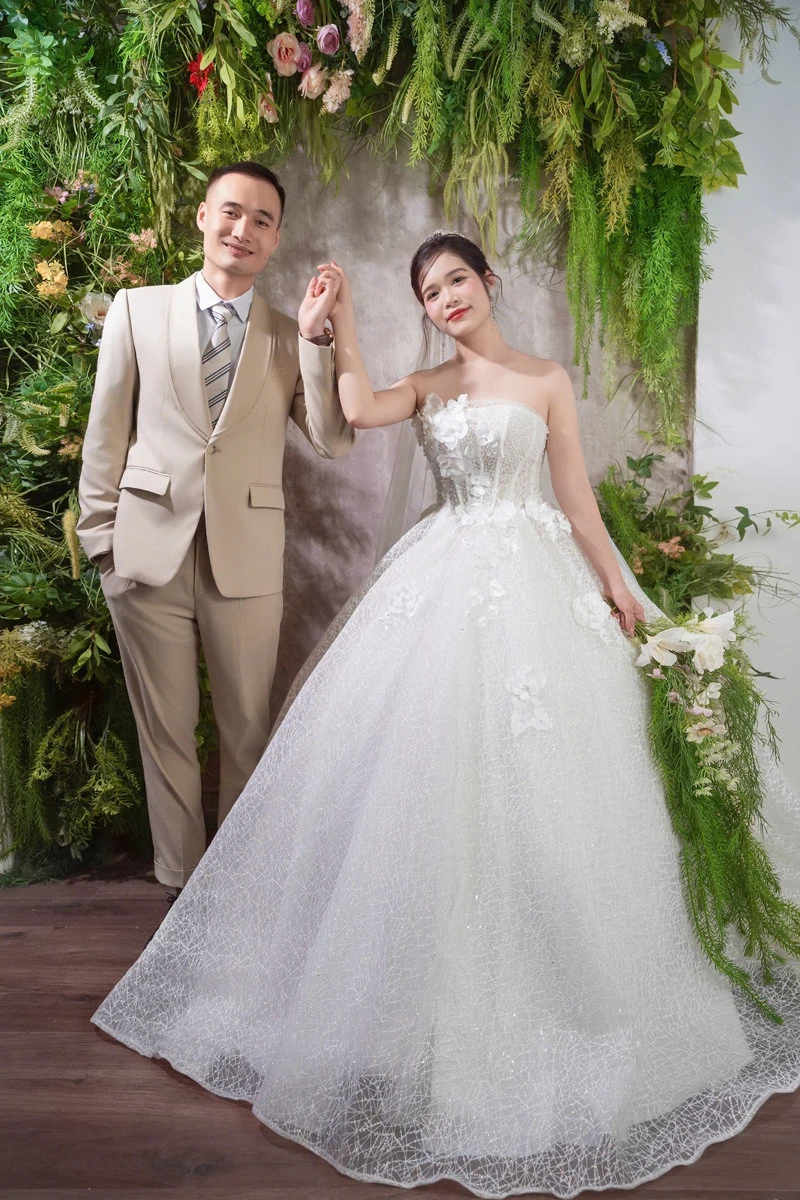 Cô gái Hải Phòng được cả xóm mai mối, lấy chồng nhà đối diện cách 17 bước chân - Hình 1
