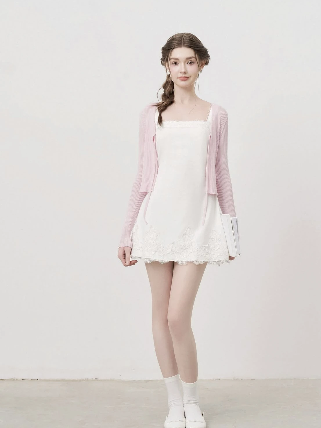 Mê váy hai dây nhưng ngại hở, cứ khoác thêm áo cardigan là đẹp - Hình 3