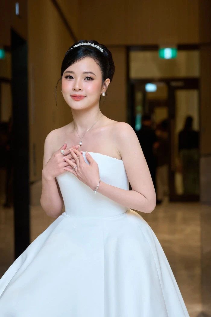 Midu tiết lộ mất 2 tiếng để có được khoảnh khắc này - Hình 1