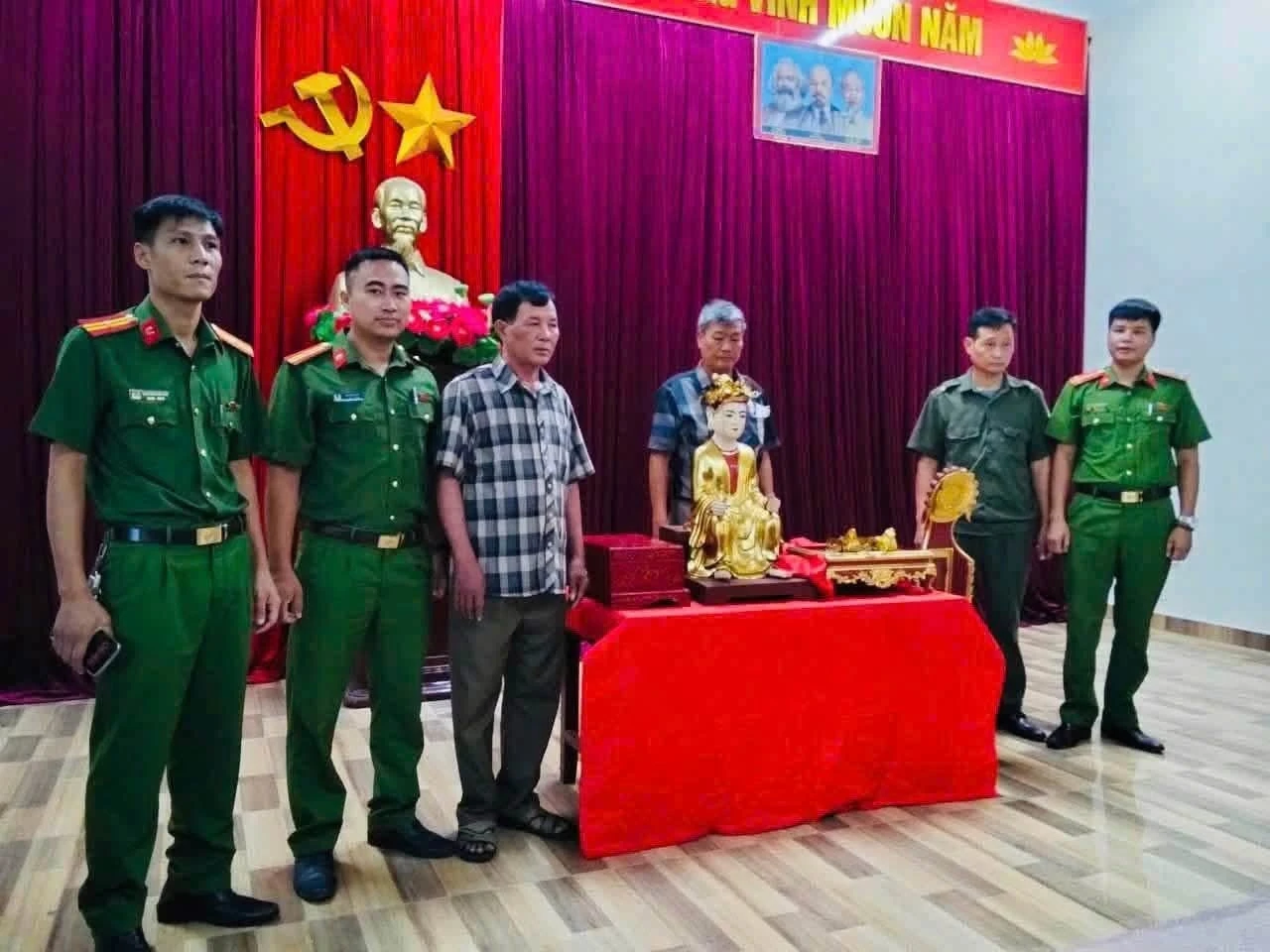 Pho tượng Mẫu trong đền thờ ở Hà Nội bị kẻ trộm bán giá 4 triệu đồng - Hình 2