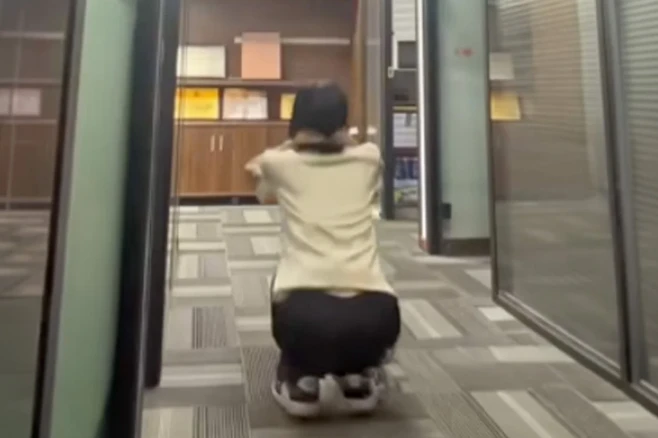 Không đạt KPI, nữ nhân viên bị công ty phạt 200 lần squat, 5 ngày sau nhập viện vì bị suy nhược cơ nghiêm trọng - Hình 1