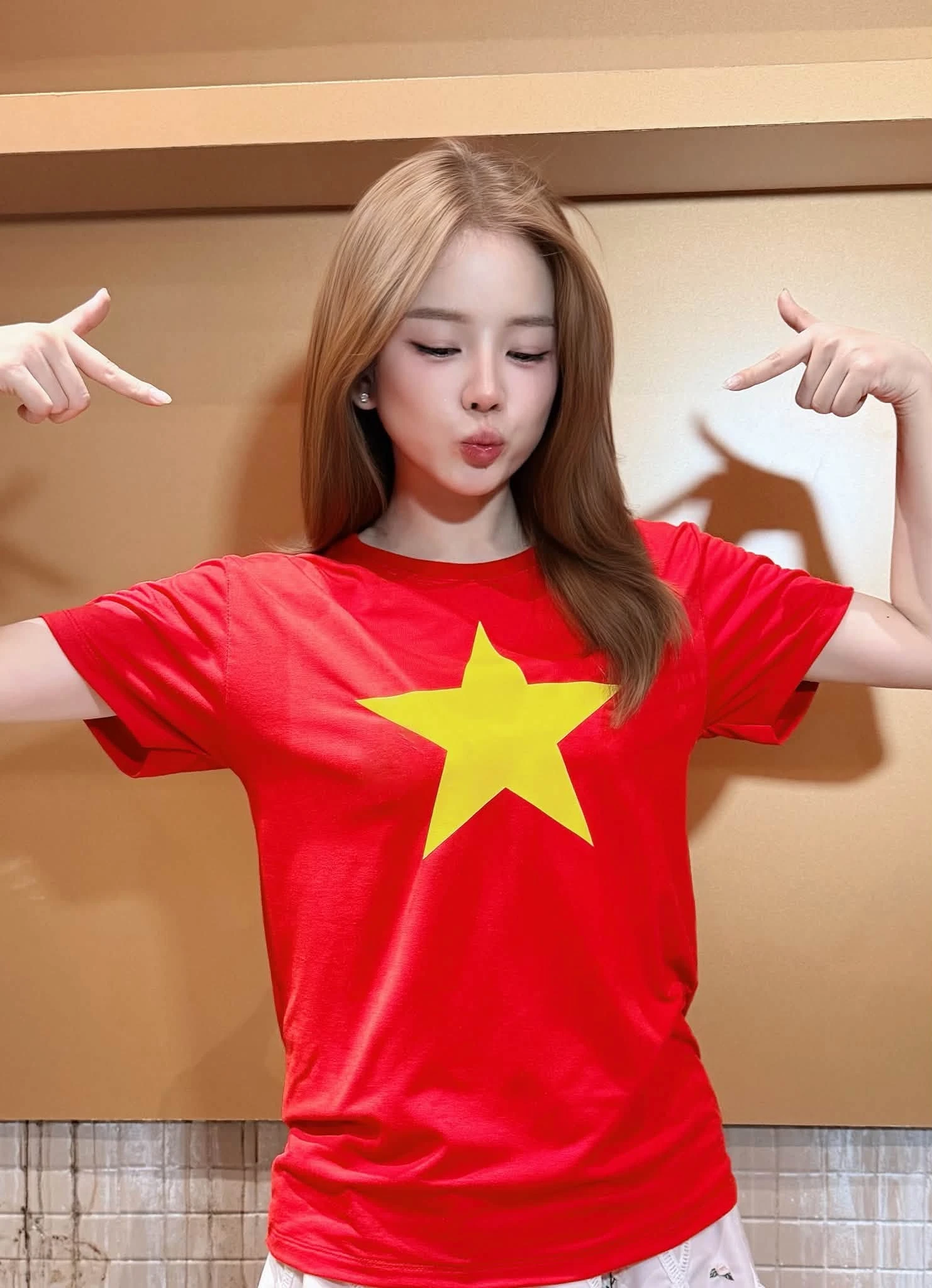 Mỹ Tâm - Sơn Tùng và cả showbiz ăn mừng ĐT Việt Nam vô địch, Hoà Minzy check-in SVĐ Mỹ Đình, Diệu Nhi - Lan Ngọc hẹn đi bão - Hình 6