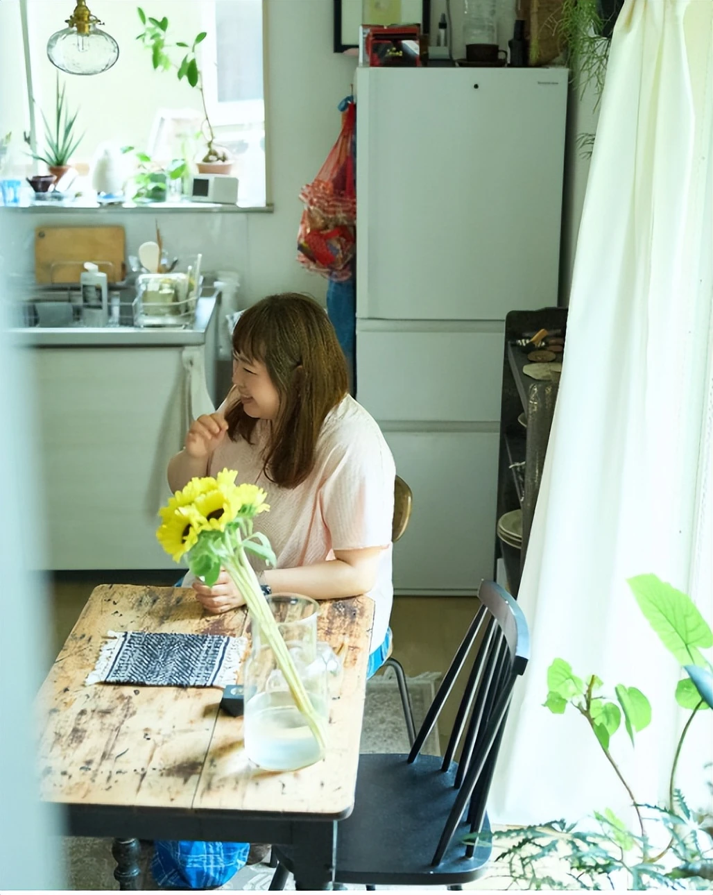 Bà mẹ nội trợ Nhật Bản chia sẻ ngôi nhà khiến nhiều người mê mẩn: Hạnh phúc đôi khi chỉ là được sống giữa những thứ mình thật sự yêu - Hình 2