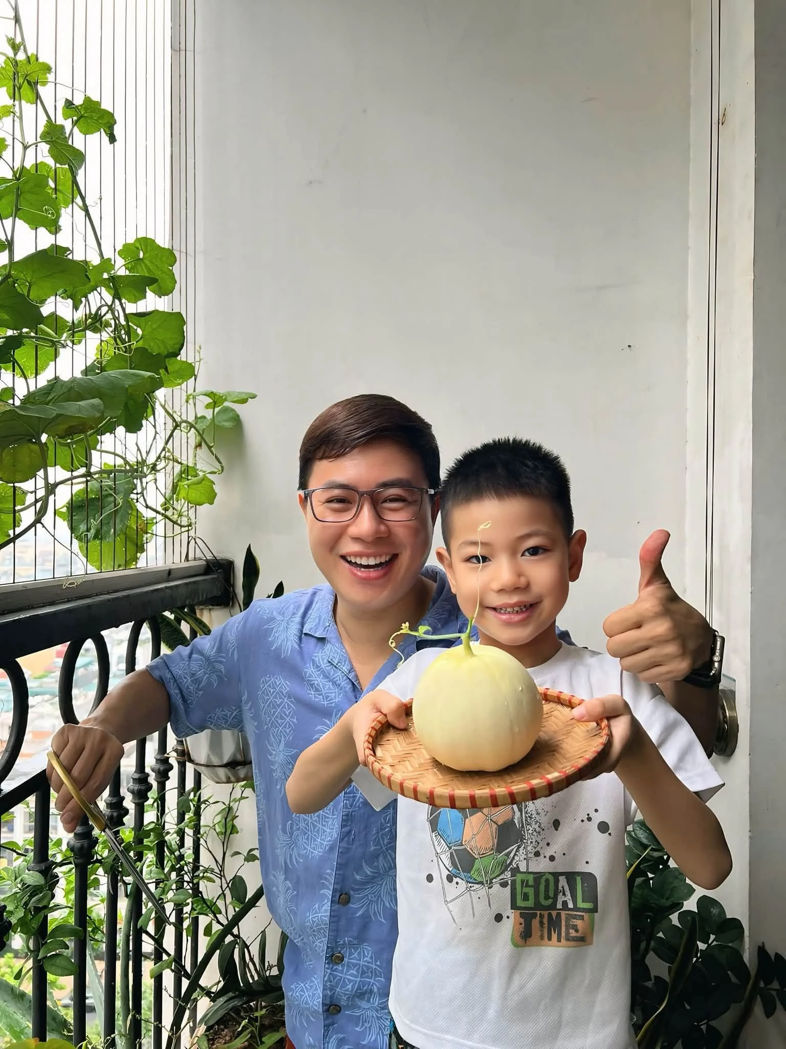 Đời thường đẹp mê li của BTV Thời sự 19h VTV, NSƯT Lan Anh vai trần gợi cảm - Hình 17