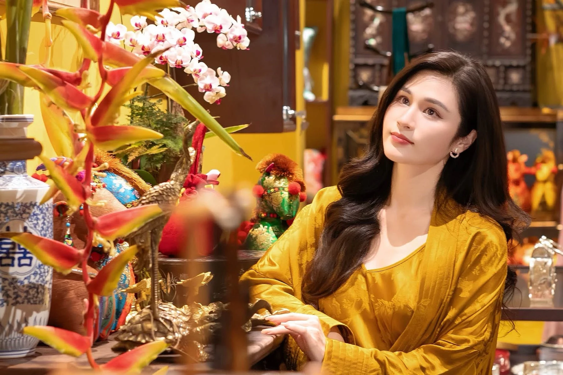 Đời thường đẹp mê li của BTV Thời sự 19h VTV, NSƯT Lan Anh vai trần gợi cảm - Hình 4