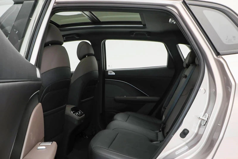 Ngang cỡ Mazda CX-5, SUV hạng C giá 385 triệu đồng, tiêu thụ chỉ 3,89 lít xăng/100 km - Hình 4