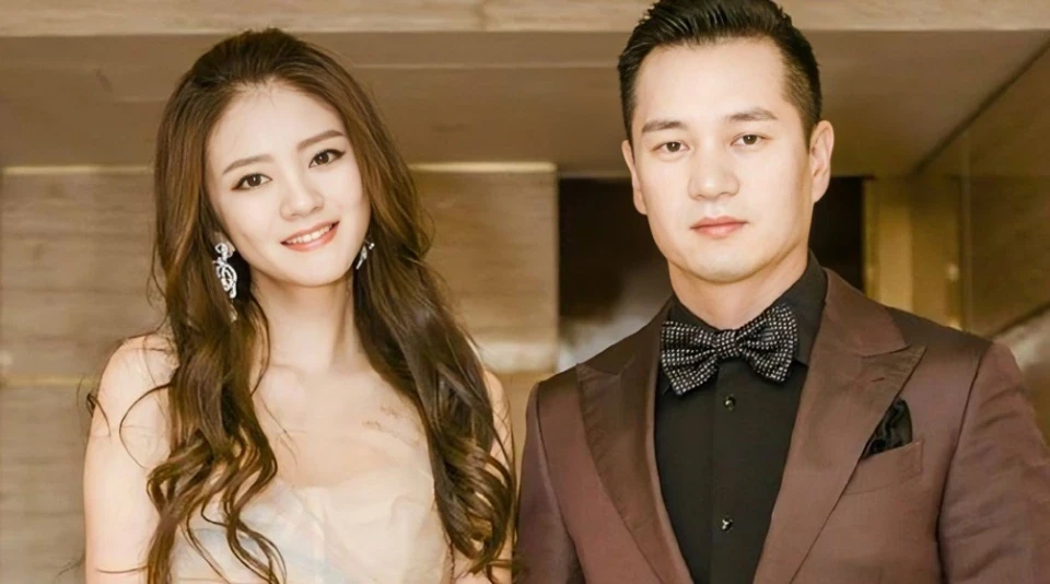 Nữ diễn viên phim giờ vàng khốn khổ, phải nuôi 2 con gái riêng của chồng đại gia vướng lao lý - Hình 1