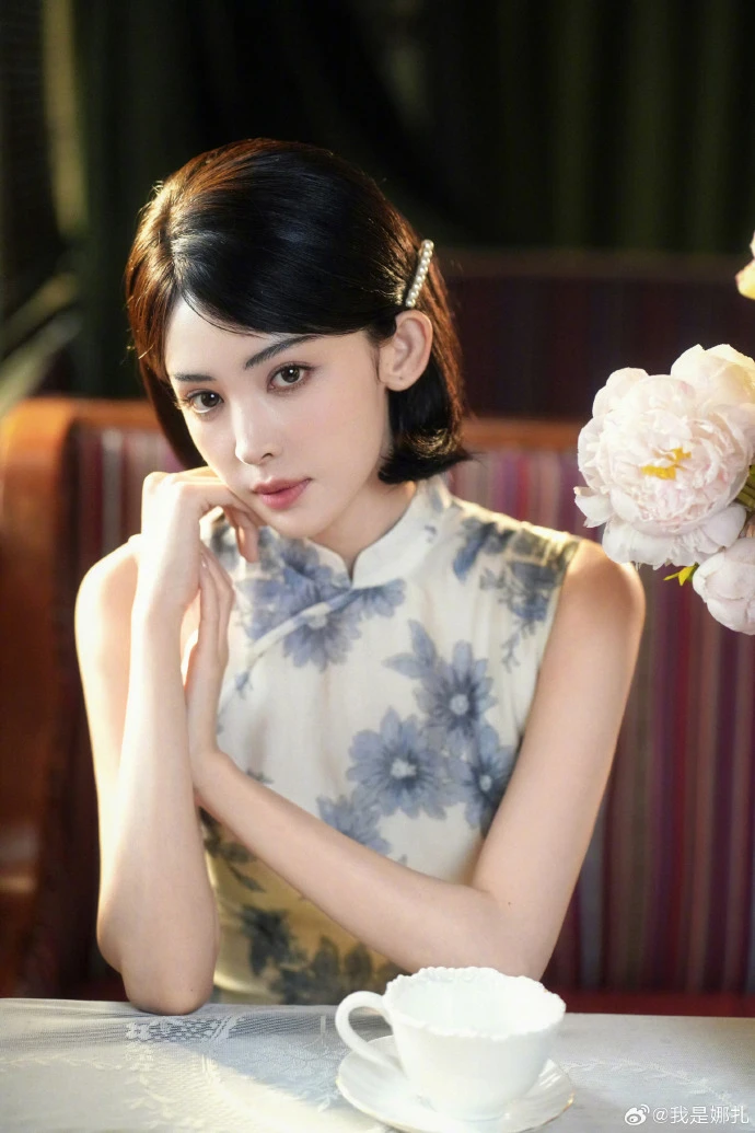 Nữ thần sườn xám đang viral khắp Trung Quốc: Đường cong chữ S khét thật sự, đẹp chuẩn mỹ nhân - Hình 6