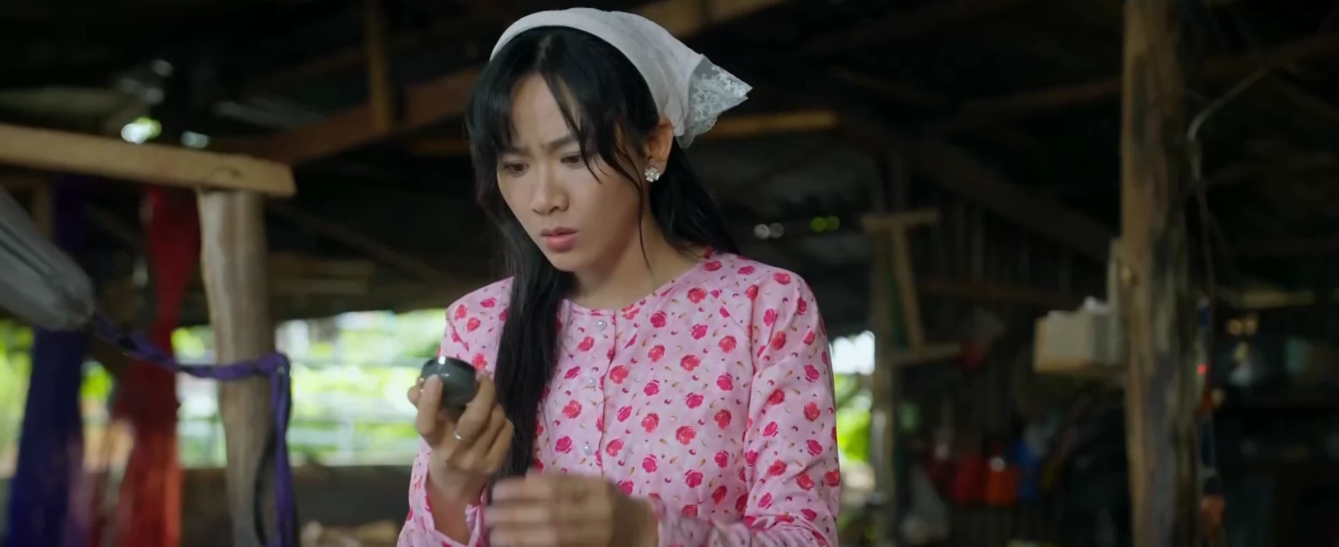 Phù sa - Tập 6: Sáu Lém bị ông trùm cảnh cáo vì dám vượt mặt - Hình 11