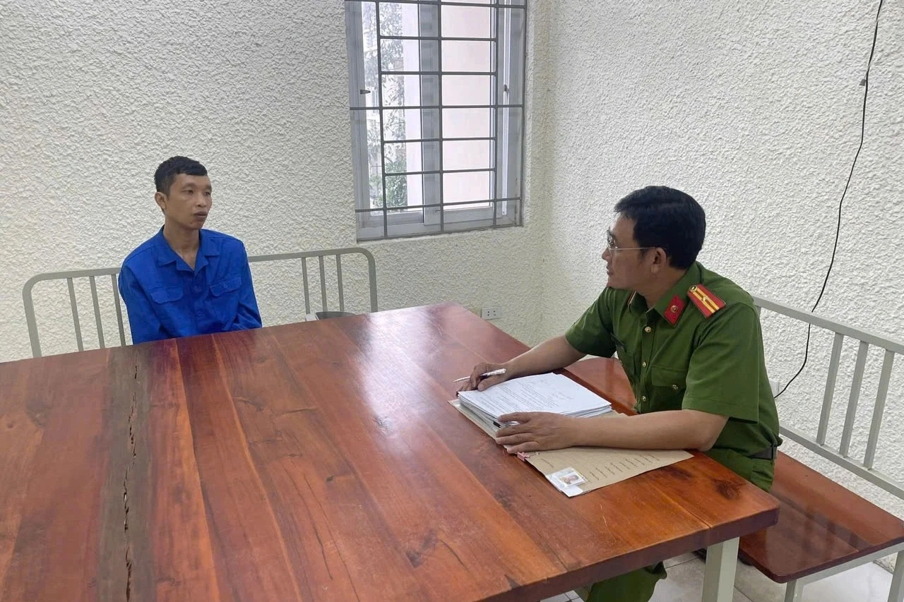 Ra tù hơn nửa năm, người đàn ông lại bị bắt vì cướp giật ở TPHCM - Hình 1