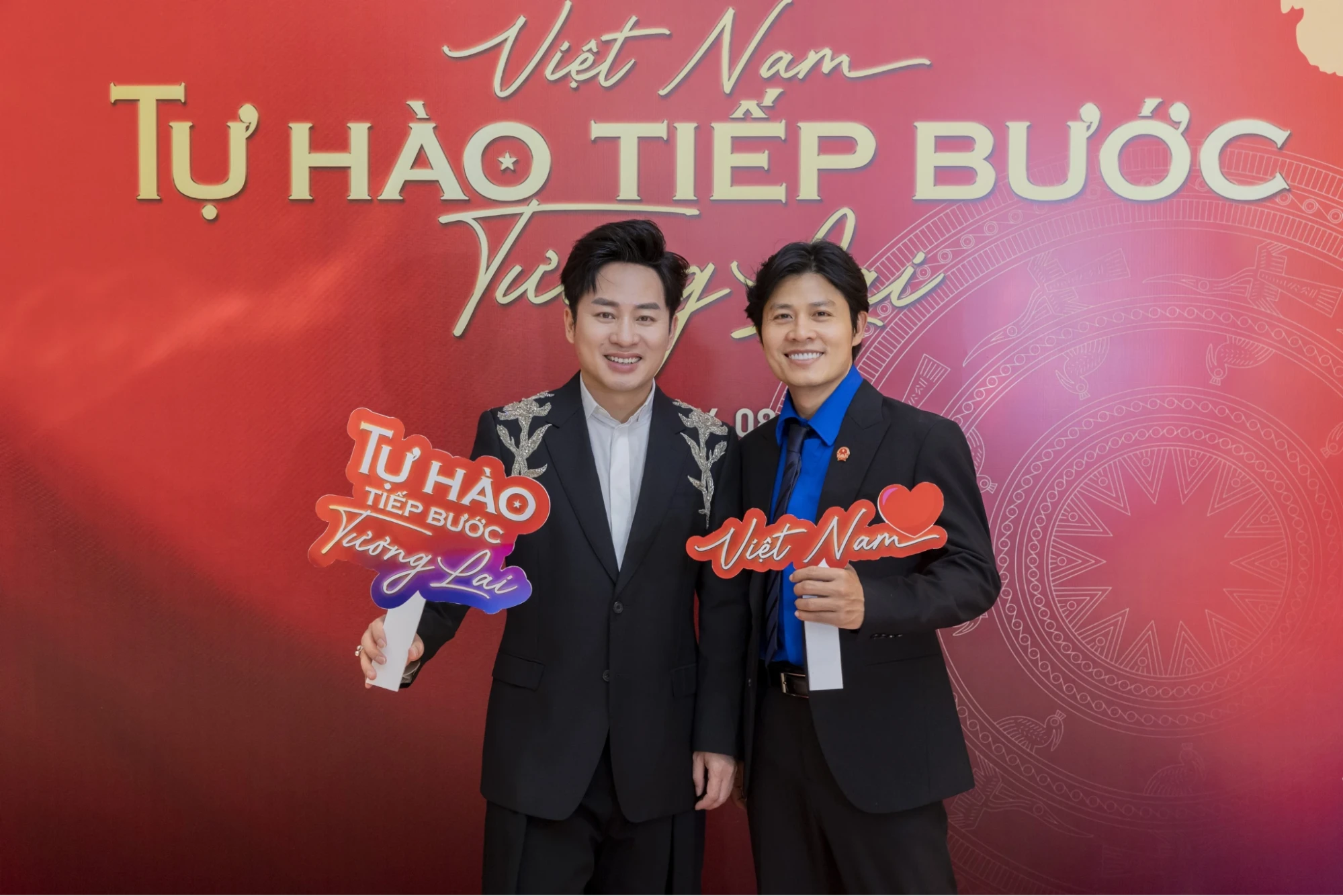 400.000 lượt xem Tùng Dương múa lân cạnh Công Vinh - Hình 7
