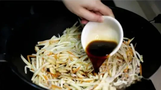 Hãy ra chợ mua ngay 3 loại rau củ quý giá đang vào mùa, nấu mỗi món chỉ 15 phút là xong mà ngon lại giúp khỏe mạnh - Hình 19