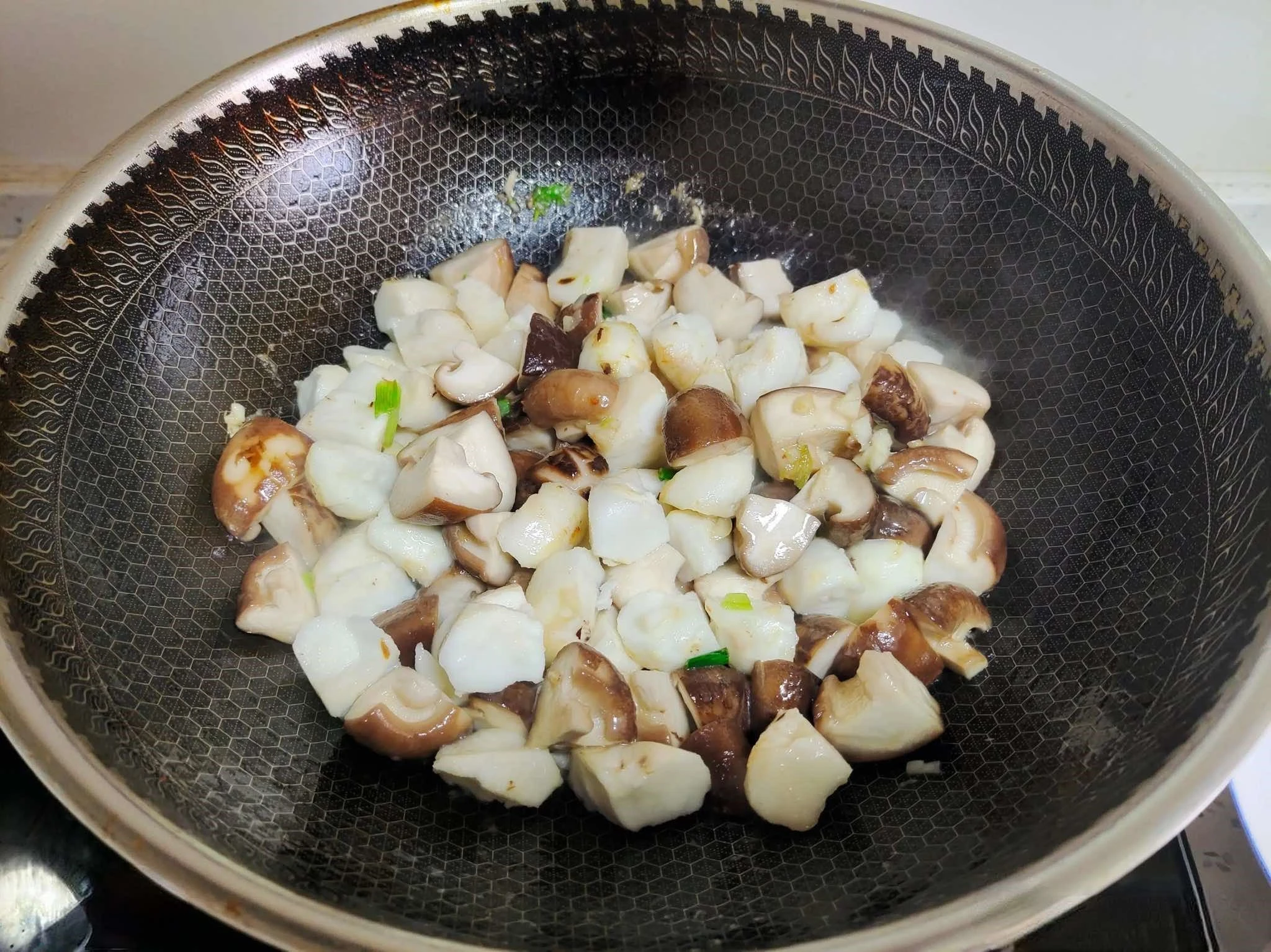 Hãy ra chợ mua ngay 3 loại rau củ quý giá đang vào mùa, nấu mỗi món chỉ 15 phút là xong mà ngon lại giúp khỏe mạnh - Hình 4
