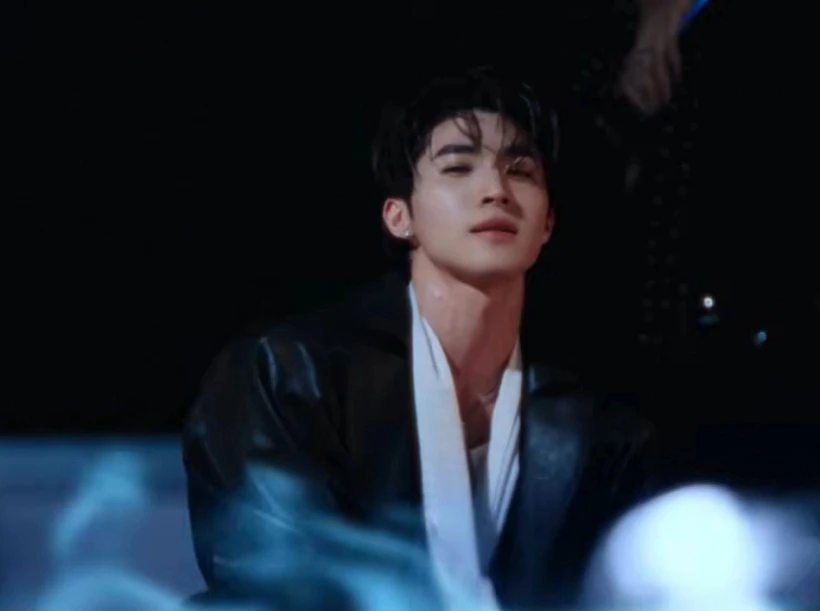 Lisa (BLACKPINK) đang đắm chìm trong mối tình ngọt ngào với hồng hài nhi Blue Pongtiwat kém 3 tuổi - Hình 9