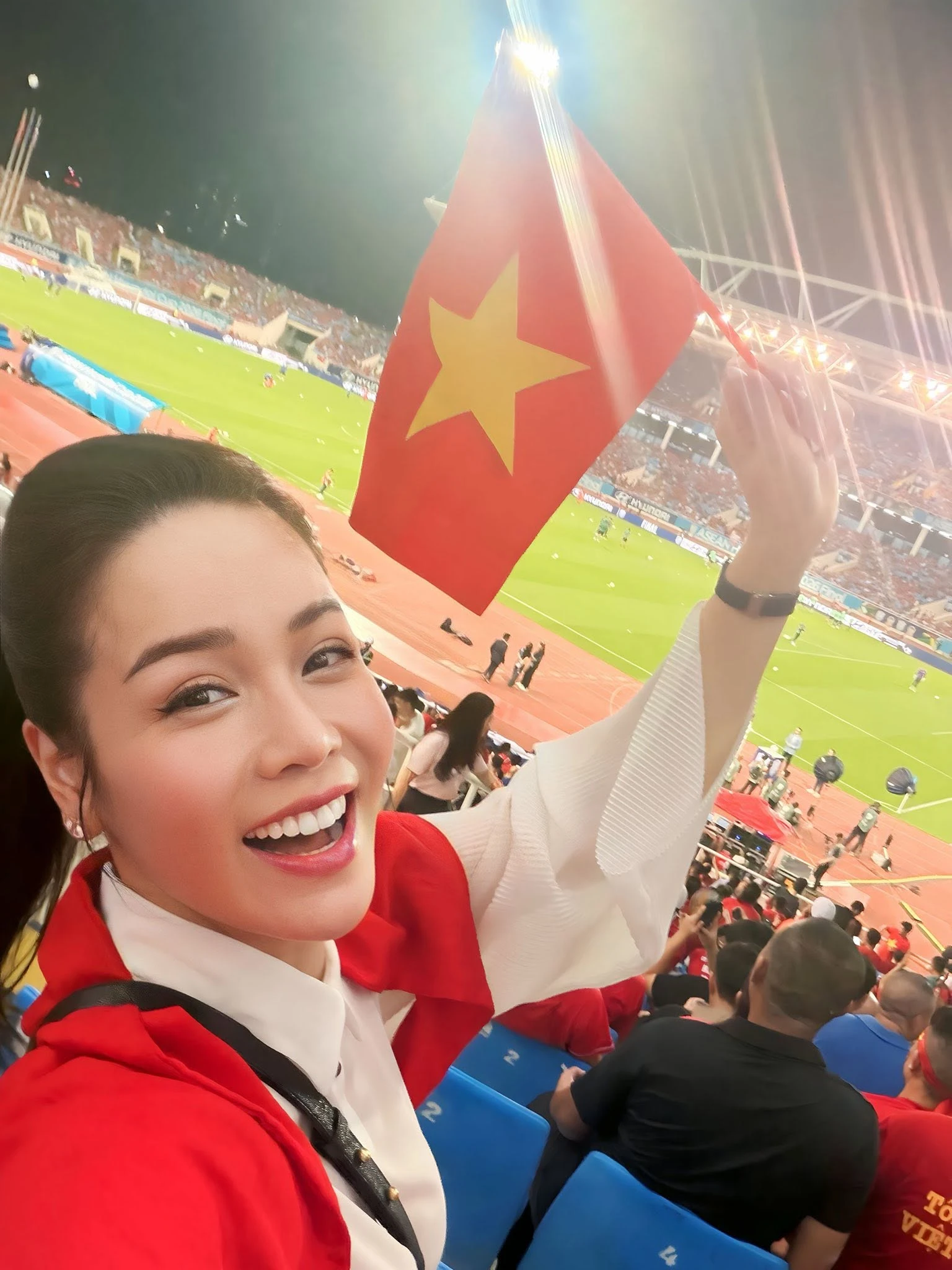 Nhật Kim Anh khoá bình luận bài đăng về Đình Bắc - Hình 3