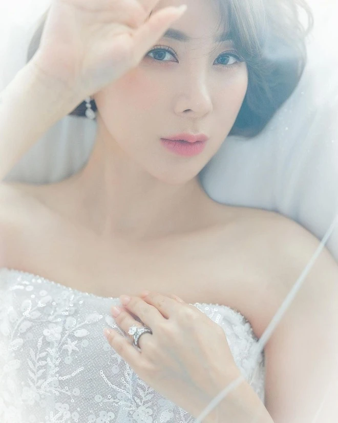 Nữ ca sĩ bị chồng doanh nhân đá sau nửa năm cưới: Hết sạch tiền, giấu bố lén mang vàng đi bán để sống qua ngày - Hình 2