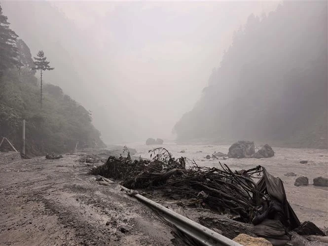 Toàn cảnh thảm họa lũ quét tại Nepal và Tây Tạng - Hình 2