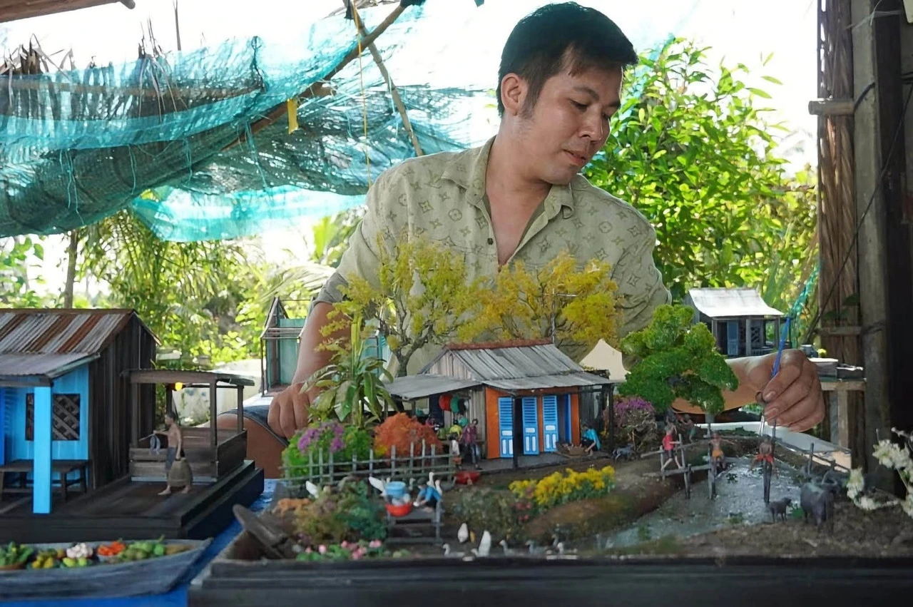 Vợ chồng Cà Mau biến đũa tre, vỏ lon bia thành những ngôi nhà đầy ký ức - Hình 3