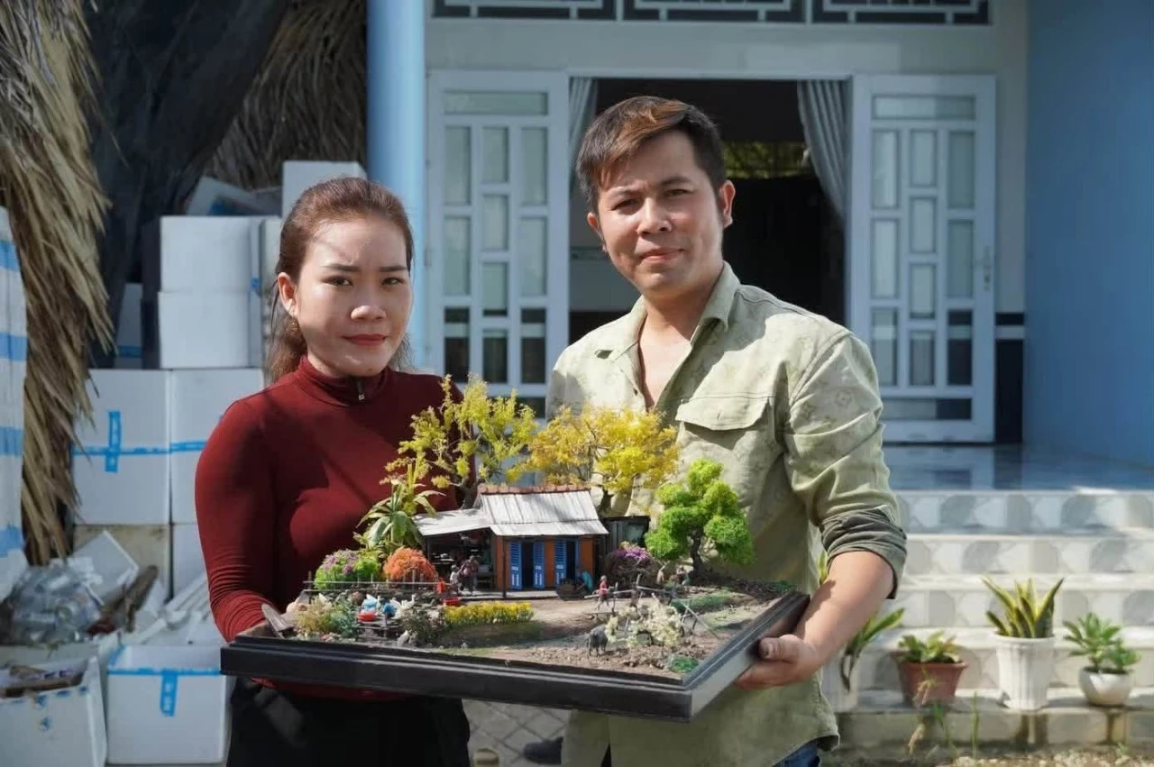 Vợ chồng Cà Mau biến đũa tre, vỏ lon bia thành những ngôi nhà đầy ký ức - Hình 4