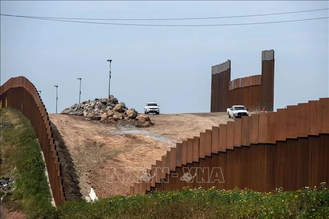 Bang New Mexico cáo buộc nhà thầu xây tường biên giới khoan giếng không phép - Hình 1