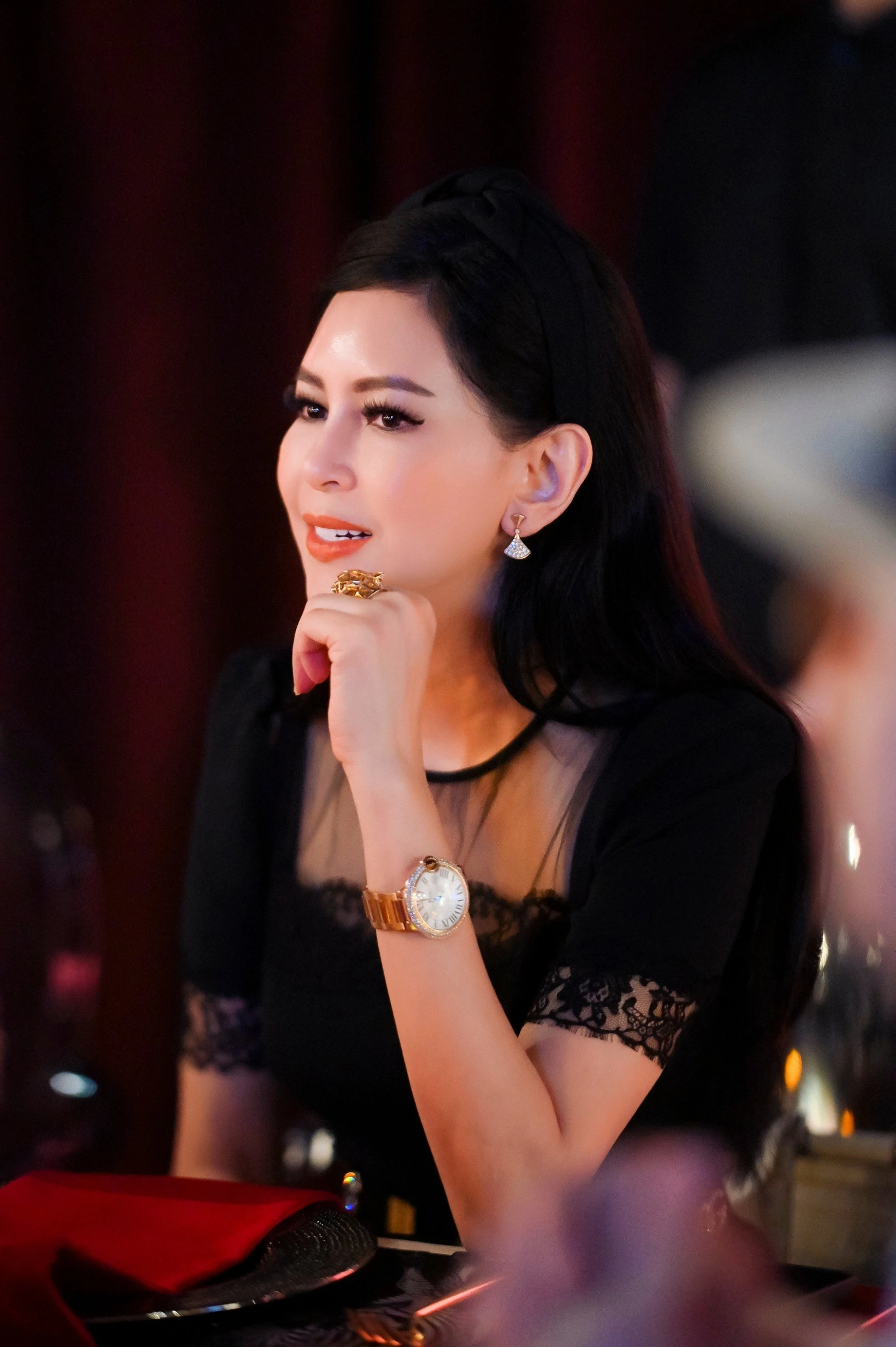 Nữ diễn viên Việt gây sốt vì nhan sắc không điểm chê trên bìa tạp chí gần 40 năm trước, hoá ra giờ là phu nhân tỷ phú! - Hình 10