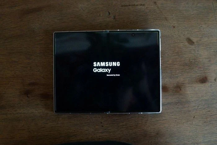 Cách khởi động Galaxy Z Fold 8 nhanh chóng, hiệu quả - Hình 3