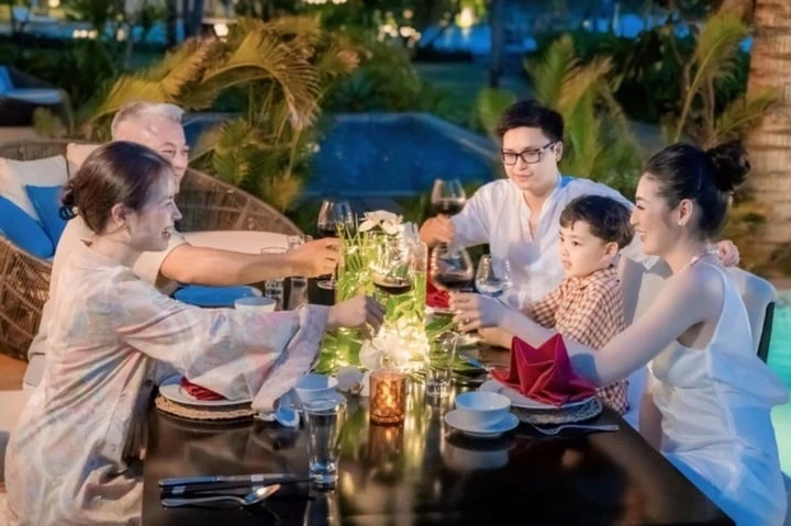 Cuộc sống của Á hậu có gương mặt phúc hậu nhất Việt Nam sau 8 năm lấy chồng - Hình 9