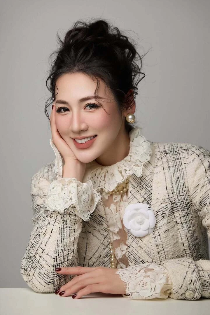 Cuộc sống của Á hậu có gương mặt phúc hậu nhất Việt Nam sau 8 năm lấy chồng - Hình 10