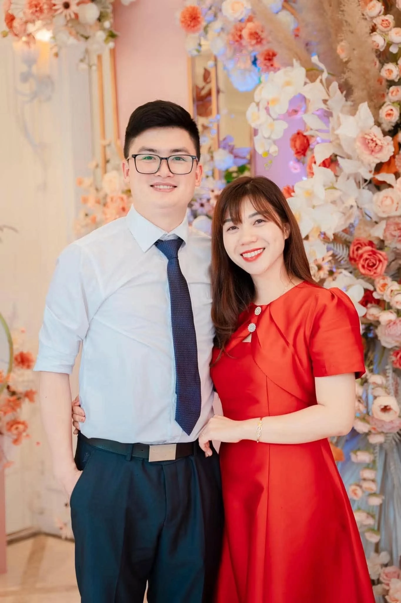 Mạnh dạn gửi kết bạn Facebook, cô gái làm vợ cựu thí sinh Olympia - Hình 3