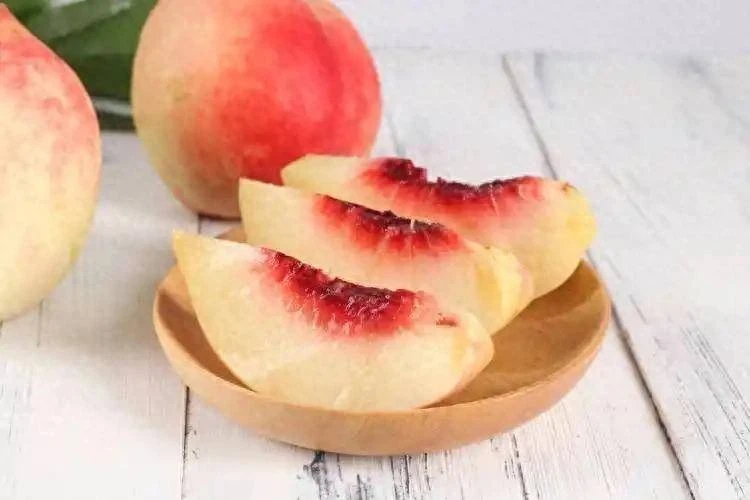 Sai lầm nhiều người mắc khi ăn quả đào mùa hè: 4 điều cần nhớ để tránh hại sức khỏe - Hình 1