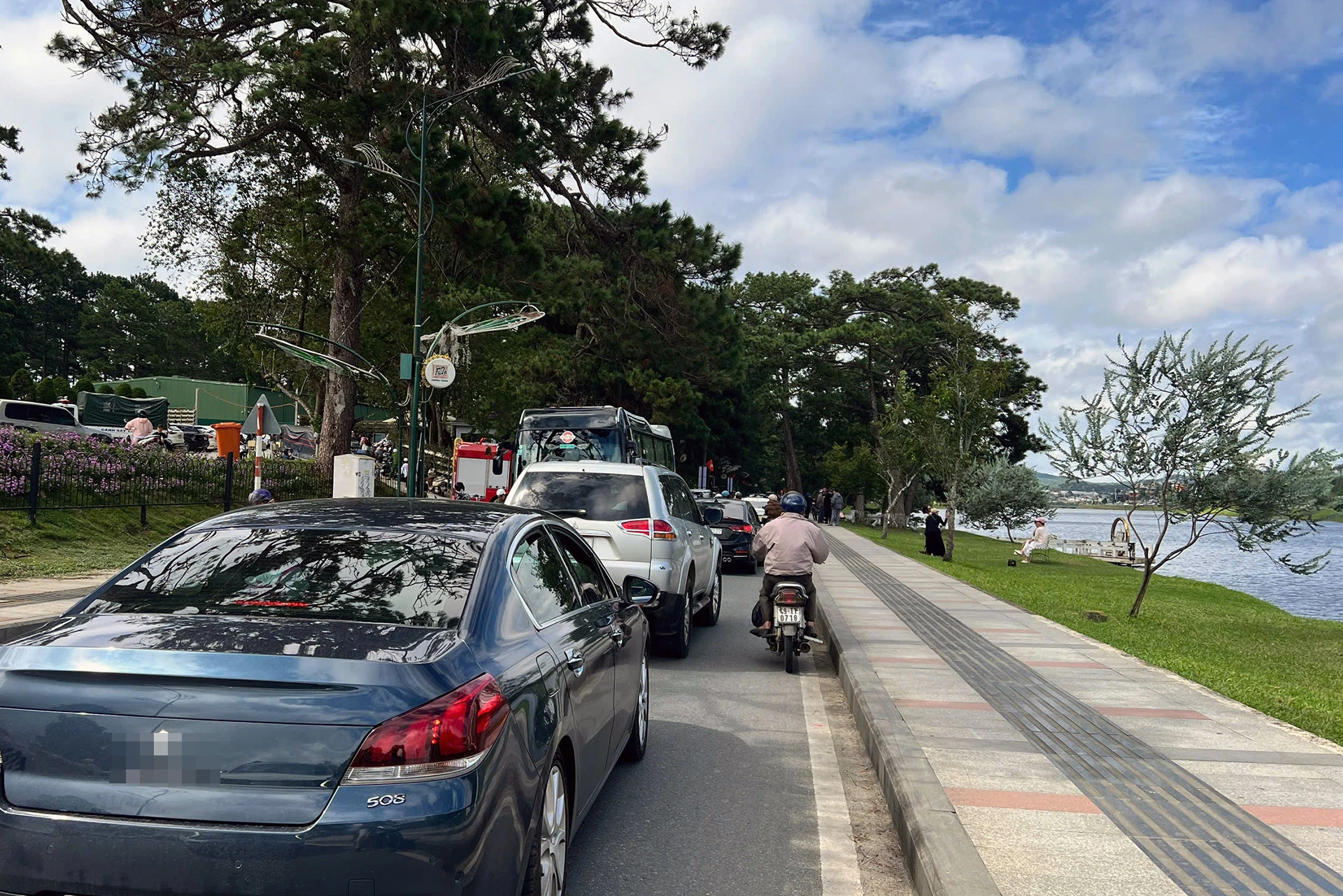 Phát hiện thi thể nữ kế toán trên hồ Xuân Hương - Hình 1