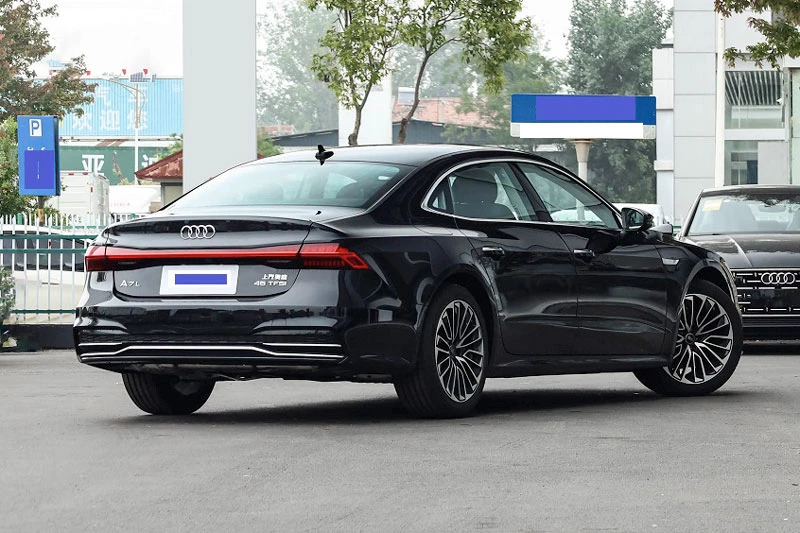 Xe sedan hạng sang công suất 340 mã lực, giá hơn 1,6 tỷ đồng - Hình 4