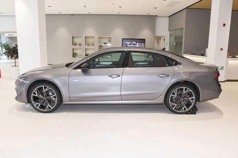 Xe sedan hạng sang công suất 340 mã lực, giá hơn 1,6 tỷ đồng - Hình 3
