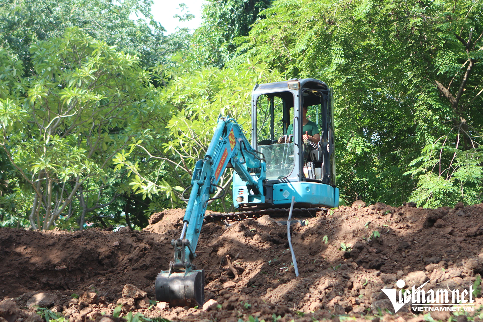 Đội nắng đào 200m đất, phát hiện thêm 15 hài cốt liệt sĩ ở công viên Lê Thị Riêng - Hình 2