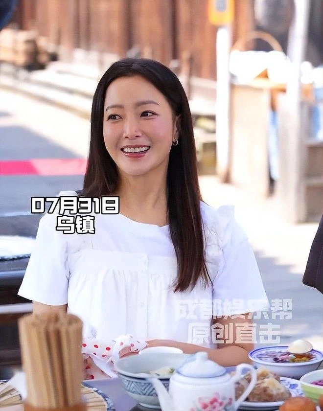 Ngoại hình không tin nổi của mỹ nhân đẹp nhất showbiz sau khi sinh con cho thiếu gia tập đoàn - Hình 3