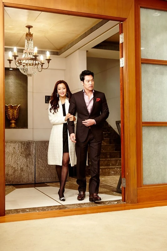 Ngoại hình không tin nổi của mỹ nhân đẹp nhất showbiz sau khi sinh con cho thiếu gia tập đoàn - Hình 6