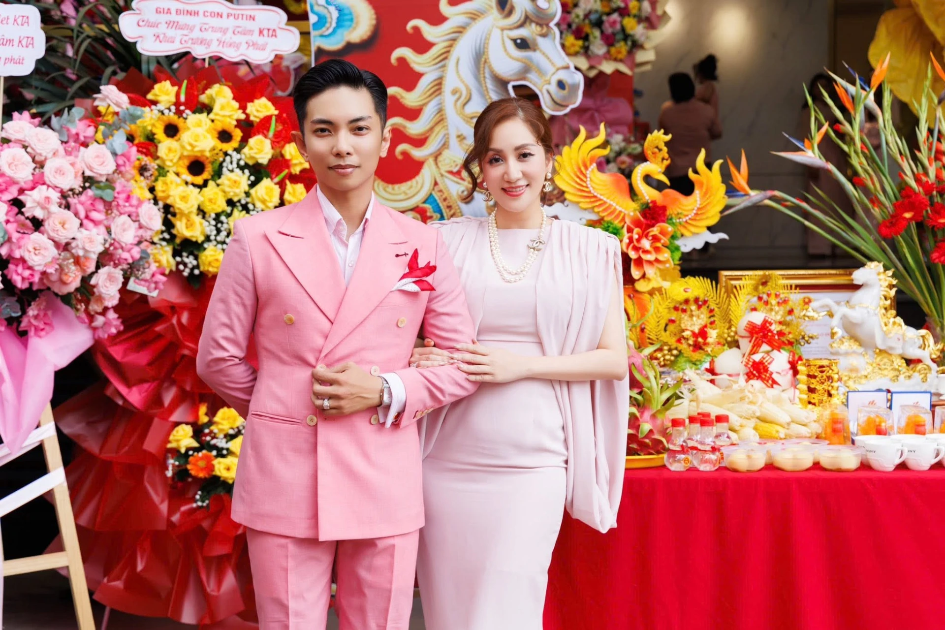Sao nữ gốc Hà Nội lấy học trò kém 11 tuổi: Từng bị gia đình ngăn cản, thân thiết với tình cũ như người nhà - Hình 10