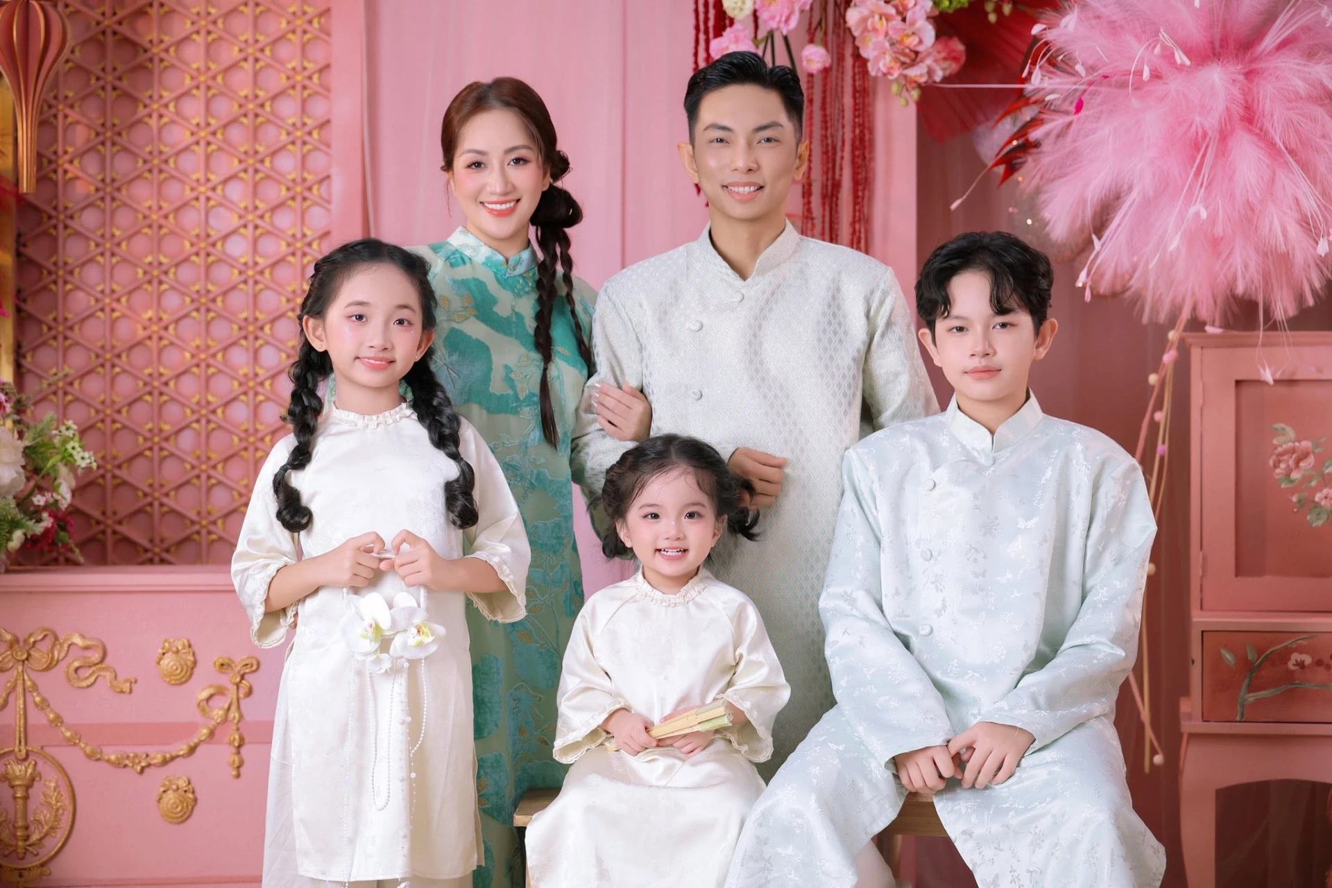 Sao nữ gốc Hà Nội lấy học trò kém 11 tuổi: Từng bị gia đình ngăn cản, thân thiết với tình cũ như người nhà - Hình 7