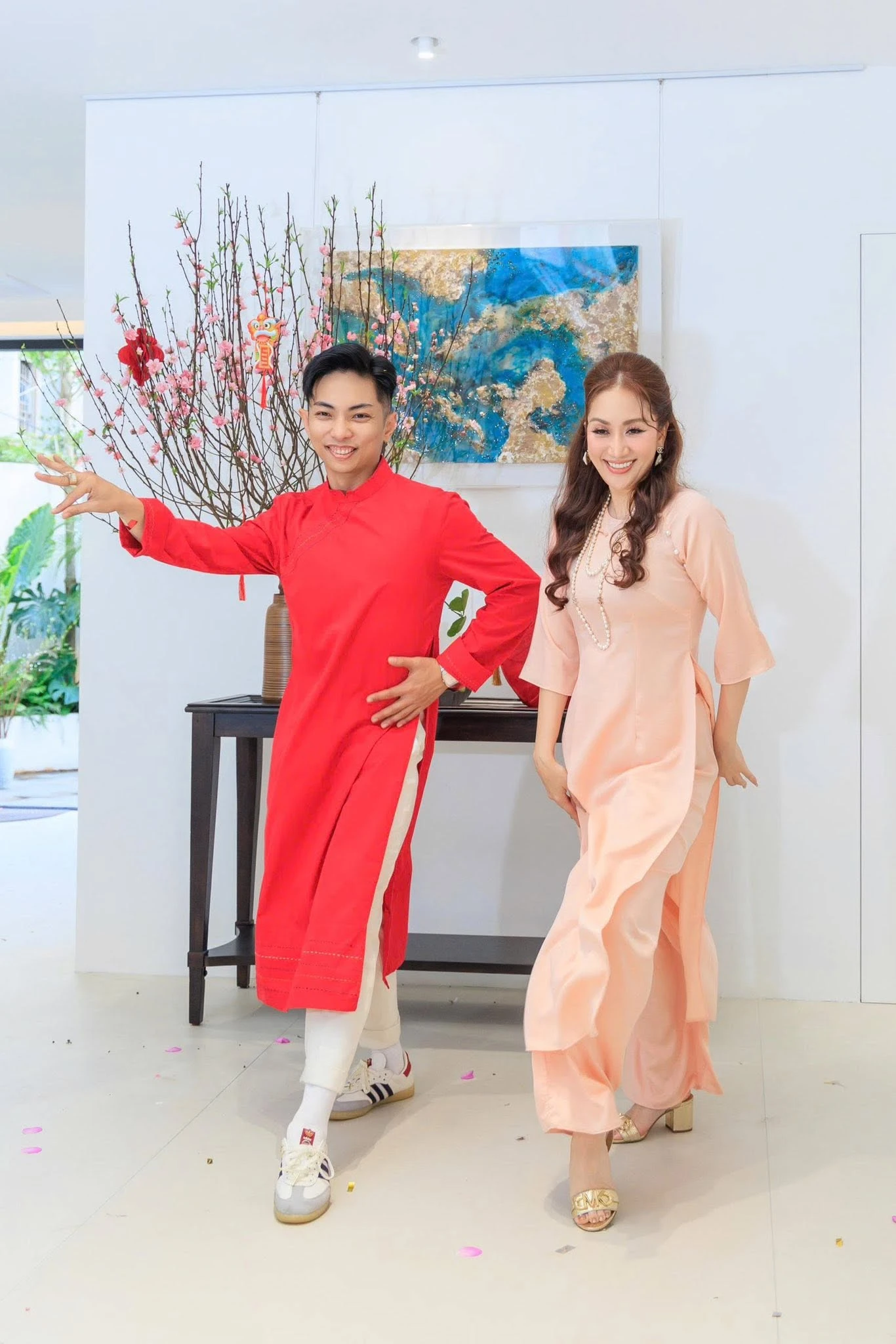 Sao nữ gốc Hà Nội lấy học trò kém 11 tuổi: Từng bị gia đình ngăn cản, thân thiết với tình cũ như người nhà - Hình 4