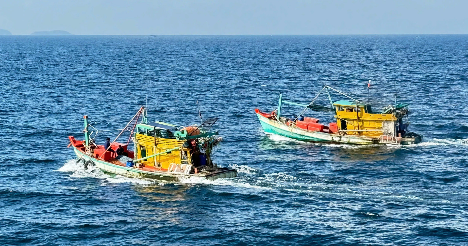 Vụ tàu cá quay vòng tròn bất thường: Tìm thấy thi thể nghi của thuyền trưởng - Hình 2