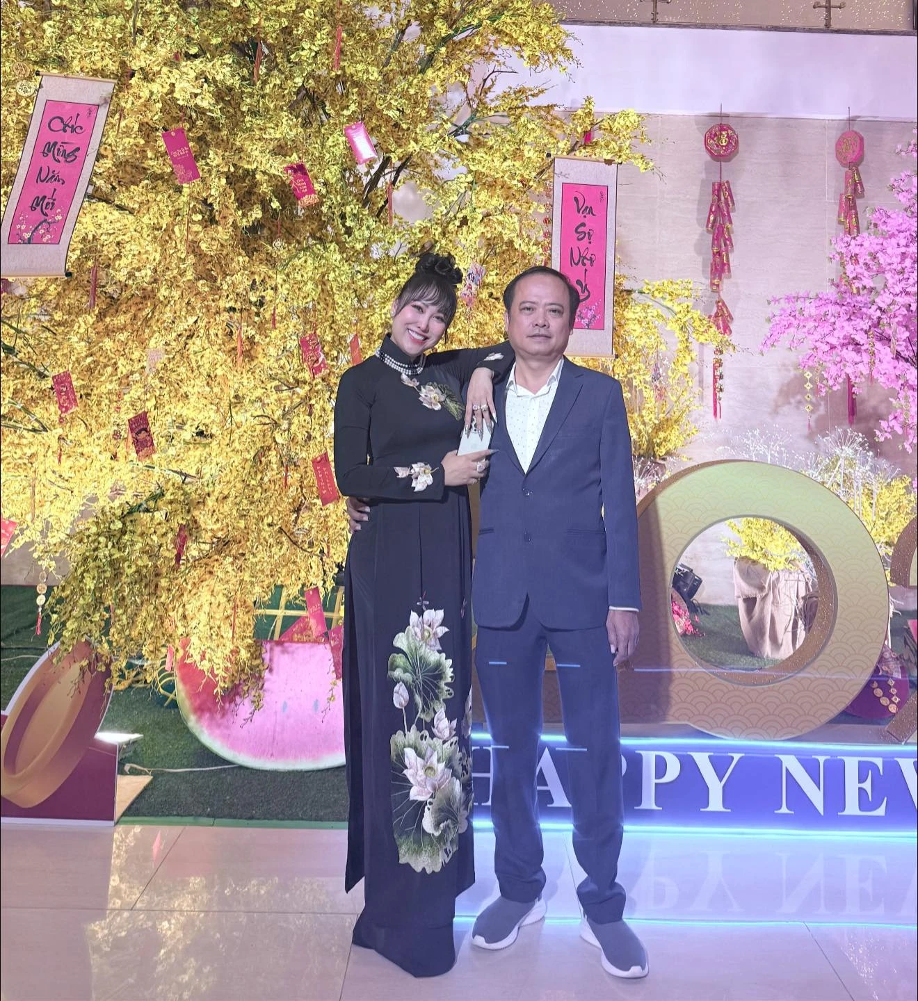 Mẹ đơn thân là Phó viện trưởng được đại gia miền Tây U60 yêu say đắm: Chiều chuộng như công chúa, đưa về quê ra mắt gia đình - Hình 6