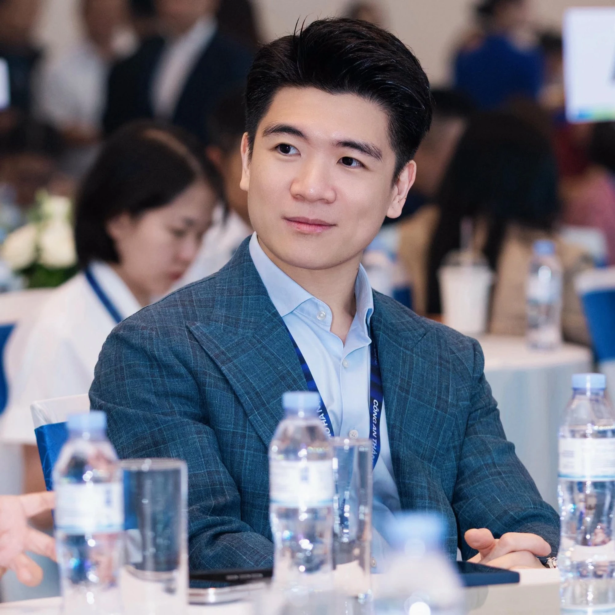 Bố đơn thân nghìn tỷ Đỗ Quang Vinh khoe công chúa út hơn 1 tuổi: Cục Bông trắng muốt, giống ba như tạc, bám ba nhất nhà - Hình 12