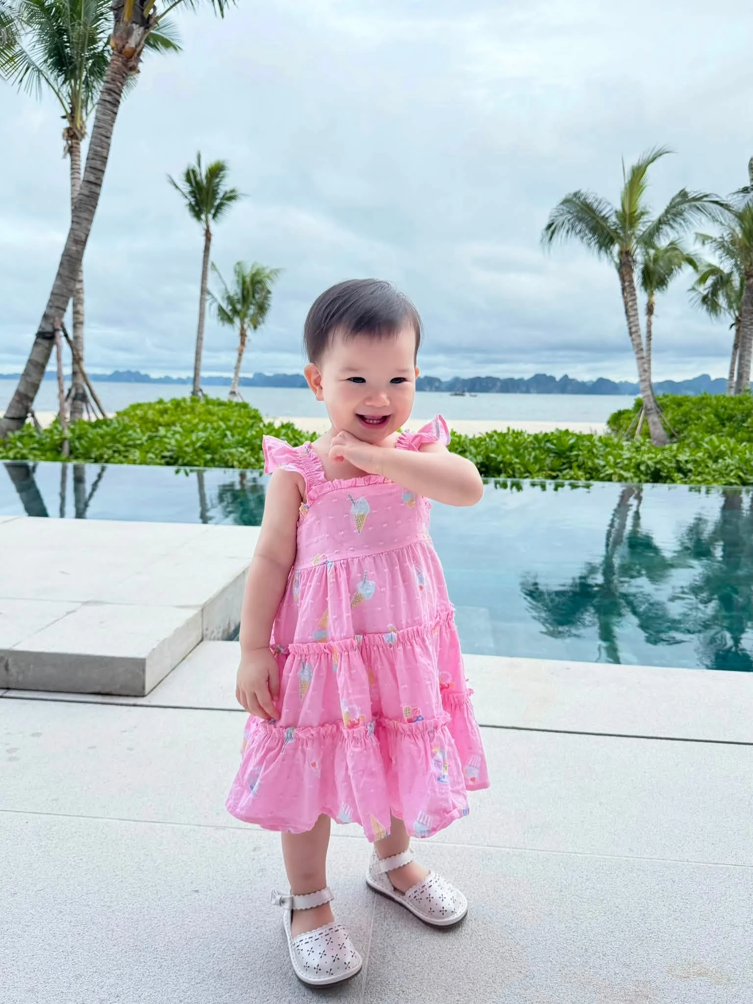 Bố đơn thân nghìn tỷ Đỗ Quang Vinh khoe công chúa út hơn 1 tuổi: Cục Bông trắng muốt, giống ba như tạc, bám ba nhất nhà - Hình 2