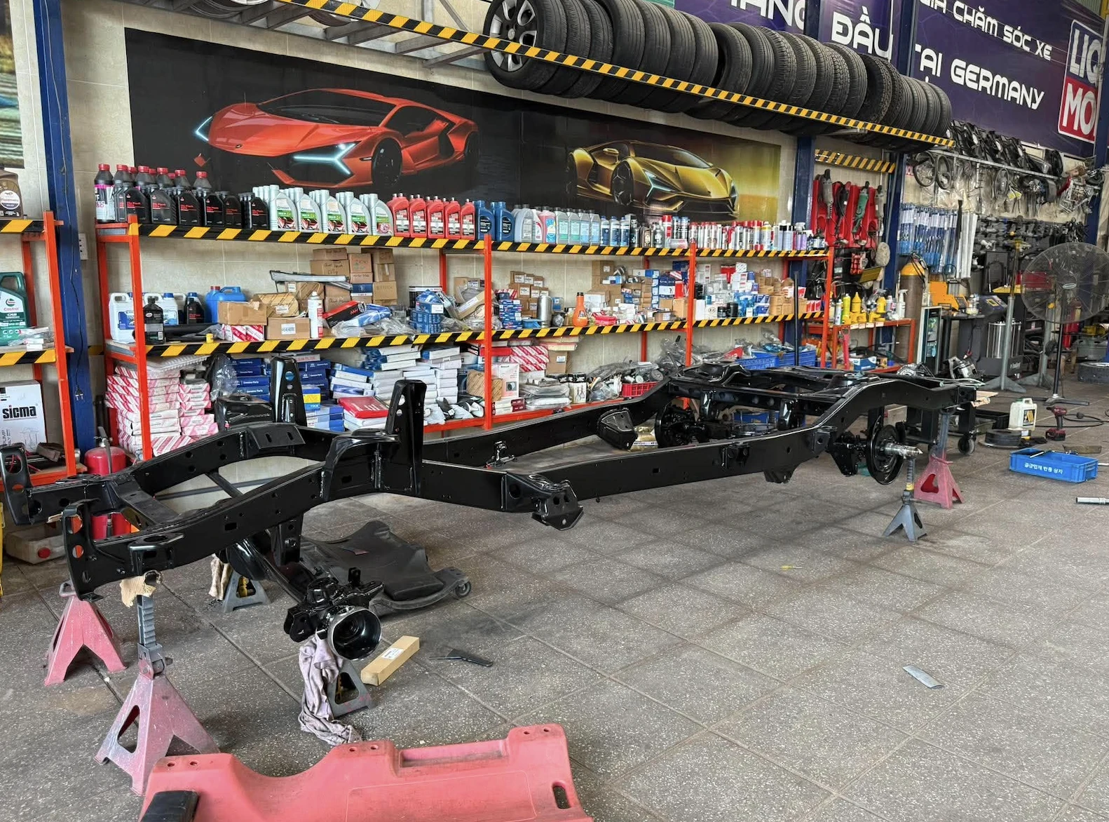 Dân chơi 9X hồi sinh Land Cruiser LC80 1995, săn 200 phụ tùng khắp thế giới - Hình 5