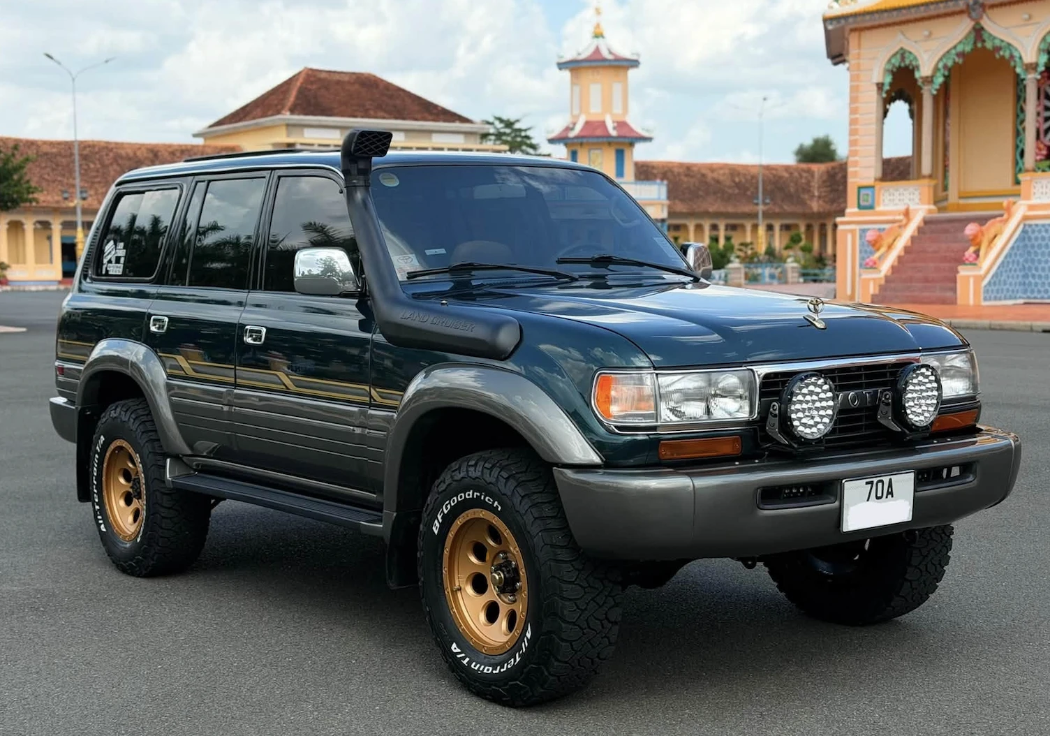Dân chơi 9X hồi sinh Land Cruiser LC80 1995, săn 200 phụ tùng khắp thế giới - Hình 1