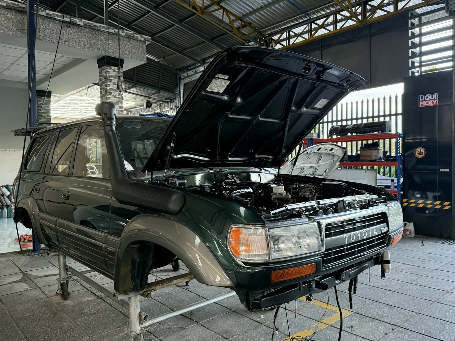 Dân chơi 9X hồi sinh Land Cruiser LC80 1995, săn 200 phụ tùng khắp thế giới - Hình 4
